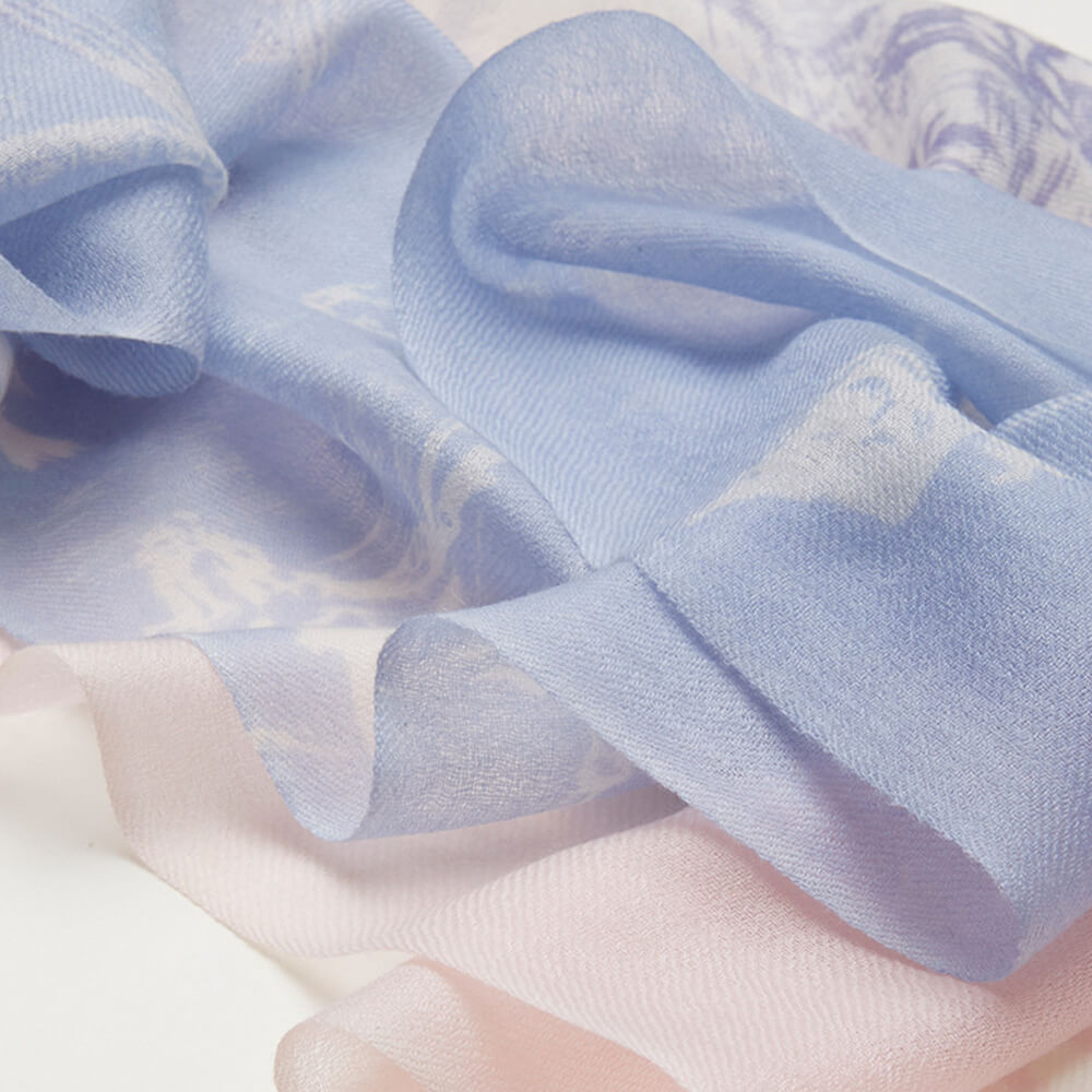 200s Maple Leaf Print Women lightweight Cashmere Wrap Scarf