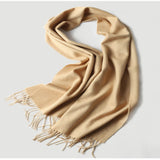 Laden Sie das Bild in den Galerie-Viewer, Kamelfarbener Kaschmirschal mit Wassermuster