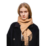 Charger l&#39;image dans la galerie, Écharpe à franges ondulées en cachemire Camel