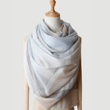 Charger l&#39;image dans la galerie, Châle en cachemire des années 200 avec lignes décoratives