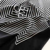 Cargar imagen en el visor de la galería, Bufanda cuadrada de seda grande con rayas geométricas a rayas blancas y negras de 35 pulgadas