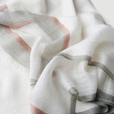 Laden Sie das Bild in den Galerie-Viewer, 200S leichter Schal aus Kaschmir