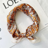 Cargar imagen en el visor de la galería, Bufanda cuadrada pequeña 100 % pura seda de morera para mujer - 12 momme