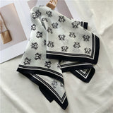 Charger l&#39;image dans la galerie, Écharpe en soie noire blanche légère 21 pouces 12 momme