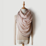 Laden Sie das Bild in den Galerie-Viewer, 200S leichter Schal aus Kaschmir