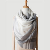 Charger l&#39;image dans la galerie, Châle en cachemire des années 200 avec lignes décoratives