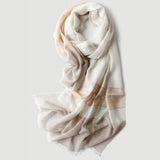 Laden Sie das Bild in den Galerie-Viewer, 200S Schal aus rosa kariertem Kaschmir