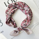 Cargar imagen en el visor de la galería, Bufanda cuadrada pequeña 100 % pura seda de morera para mujer - 12 momme