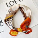 Cargar imagen en el visor de la galería, Bufanda cuadrada pequeña de seda de morera estampada, 21&quot; - 12 momme