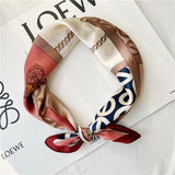 Cargar imagen en el visor de la galería, Bufanda cuadrada pequeña de seda de morera estampada, 21&quot; - 12 momme