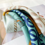 Cargar imagen en el visor de la galería, Bufanda cuadrada pequeña de seda de morera estampada, 21&quot; - 12 momme