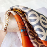 Cargar imagen en el visor de la galería, Bufanda cuadrada pequeña de seda de morera estampada, 21&quot; - 12 momme