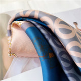 Cargar imagen en el visor de la galería, Bufanda cuadrada pequeña de seda de morera estampada, 21&quot; - 12 momme