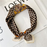 Cargar imagen en el visor de la galería, Bufanda cuadrada de seda de morera pequeña con estampado de anacardo, 21&quot; - 12 momme