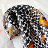 Cargar imagen en el visor de la galería, Bufanda cuadrada de seda de morera pequeña con estampado de anacardo, 21&quot; - 12 momme