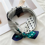 Cargar imagen en el visor de la galería, Bufanda cuadrada de satén puro 100% seda de morera de 21&quot; 12 momme