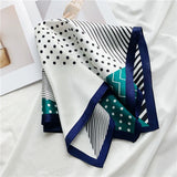 Cargar imagen en el visor de la galería, Bufanda cuadrada de satén puro 100% seda de morera de 21&quot; 12 momme