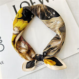 Cargar imagen en el visor de la galería, Bufanda cuadrada pequeña de seda de morera 21&quot; - 12 momme