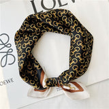 Cargar imagen en el visor de la galería, Bufanda cuadrada pequeña de seda de morera con patrón de bloqueo, 21&quot; - 12 momme