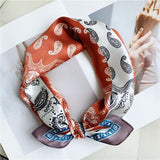 Cargar imagen en el visor de la galería, Bufanda cuadrada de seda estampada con estampado de anacardo, 21&quot; - 12 momme