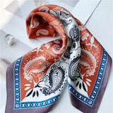 Cargar imagen en el visor de la galería, Bufanda cuadrada de seda estampada con estampado de anacardo, 21&quot; - 12 momme