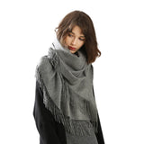 Cargar imagen en el visor de la galería, Chal con flecos ondulados de agua de cachemira gris