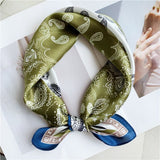 Cargar imagen en el visor de la galería, Bufanda cuadrada de seda estampada con estampado de anacardo, 21&quot; - 12 momme