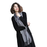 Cargar imagen en el visor de la galería, Chal con flecos ondulados de agua de cachemira gris