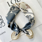 Cargar imagen en el visor de la galería, Bufanda cuadrada pequeña 100 % pura seda de morera para mujer - 12 momme