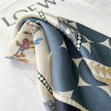 Cargar imagen en el visor de la galería, Bufanda cuadrada pequeña 100 % pura seda de morera para mujer - 12 momme