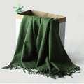 Abrigo de cachemir verde con estampado de agua