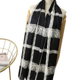 Charger l&#39;image dans la galerie, Foulard noir imprimé en soie 70&#39;&#39; X 25&#39;&#39;