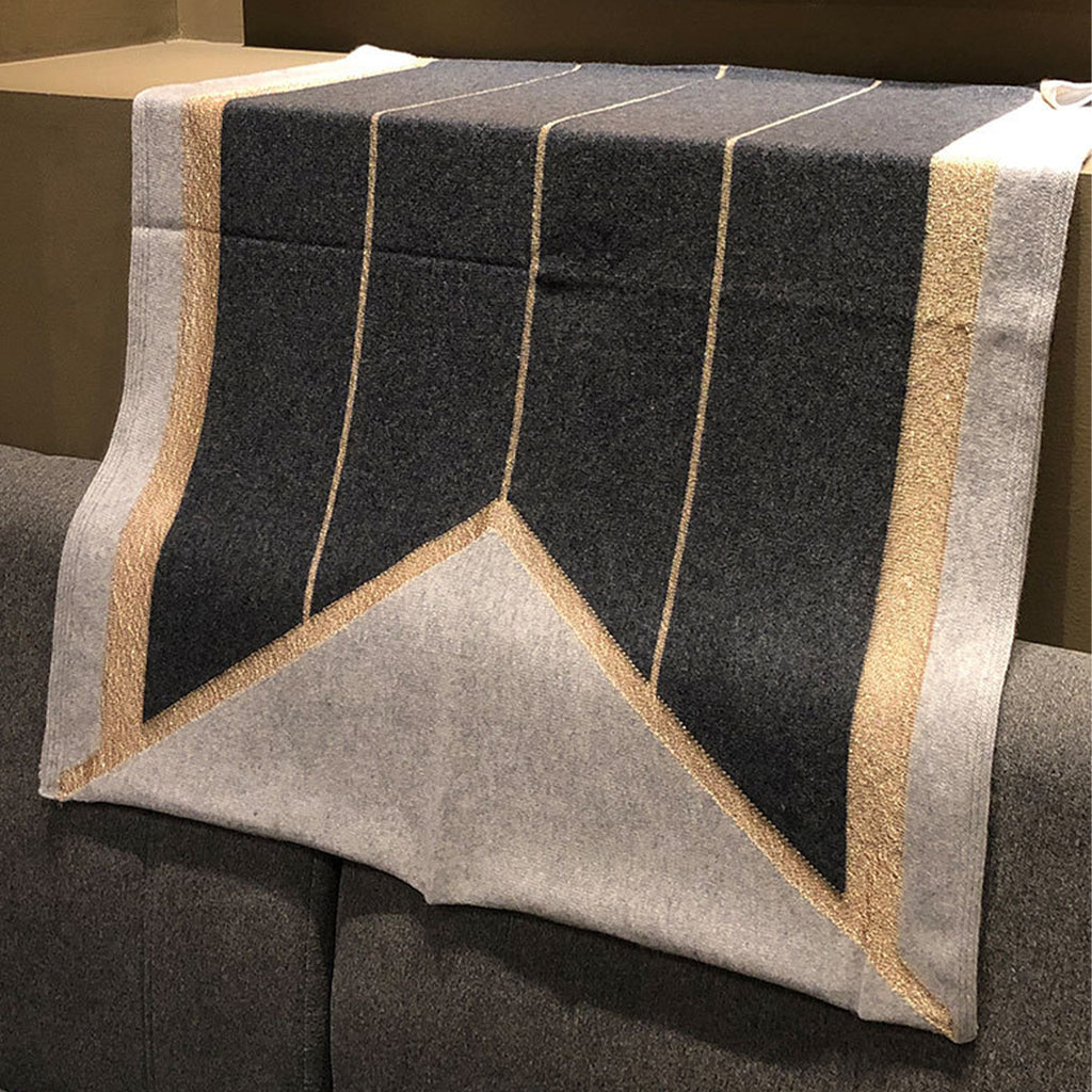 Wrap en cachemire tricoté gris avec soie dorée