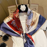 Laden Sie das Bild in den Galerie-Viewer, Kopftuch aus Pferdeseide, 35 x 35