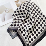 Laden Sie das Bild in den Galerie-Viewer, Schwarz-weiße Vintage-Bandanas, quadratische gepunktete Schals für Damen, 68,6 cm