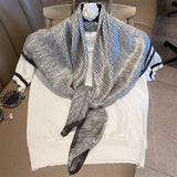 Charger l&#39;image dans la galerie, Écharpe carrée en soie grise de 35 po