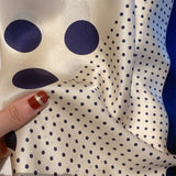 Charger l&#39;image dans la galerie, Écharpe carrée en soie Wave Point de 35 po