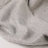 Cargar imagen en el visor de la galería, Chal con flecos ondulados de agua de cachemira gris