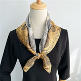 Cargar imagen en el visor de la galería, Bufanda de pelo de seda de morera a la moda, diseño cuadrado Vintage