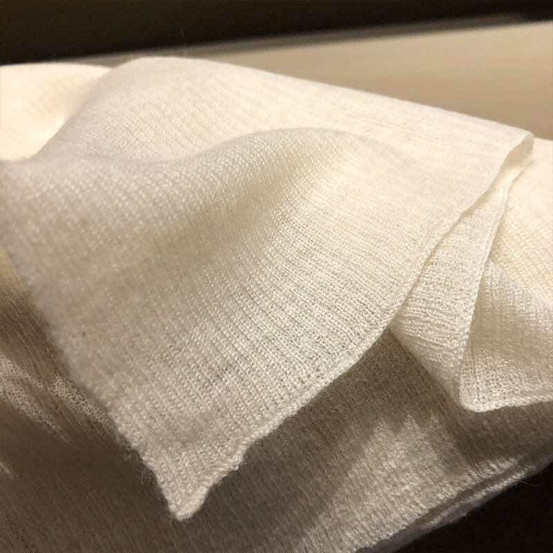 Weiß gestrickter Schal aus 200er-Kaschmir