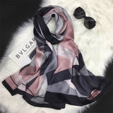 Charger l&#39;image dans la galerie, Grande écharpe en soie rose 70&quot; X 25&quot;