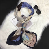 Charger l&#39;image dans la galerie, Grande écharpe géométrique en soie imprimée 70&quot; X 25&quot;